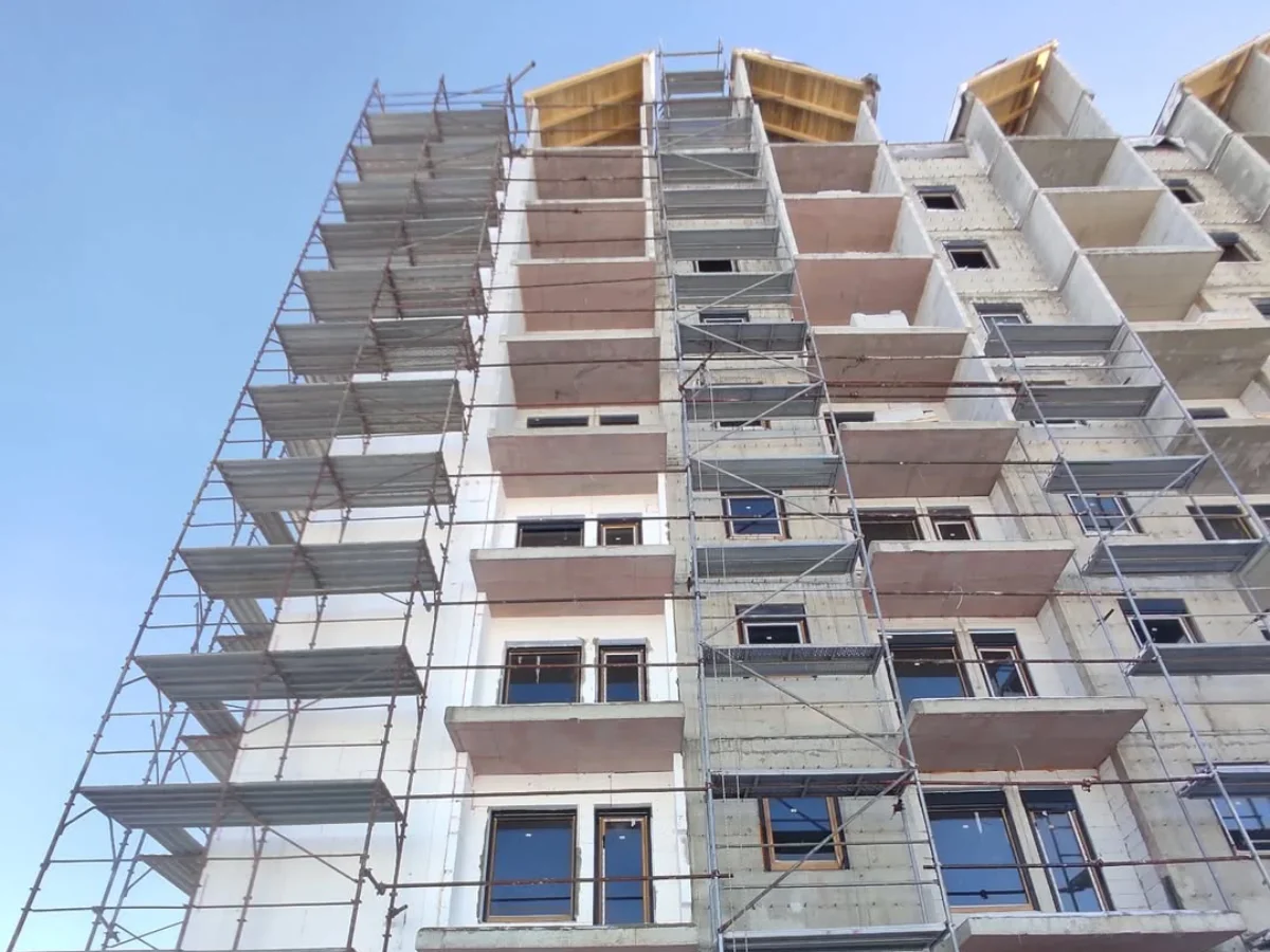 Iznajmljivanje skele Skela Max | Montaža ramovske skele na Zlatiboru